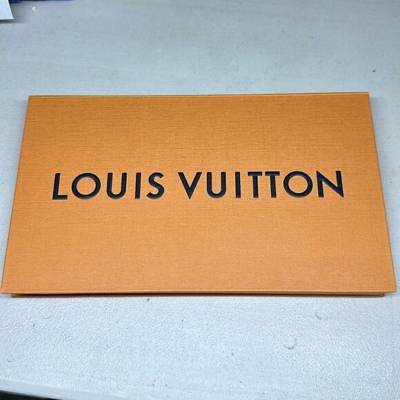 Louis Vuitton Gift Card Box. Empty. Comes with envelopes.  Magnetic closure Auth - Picture 2 of 13